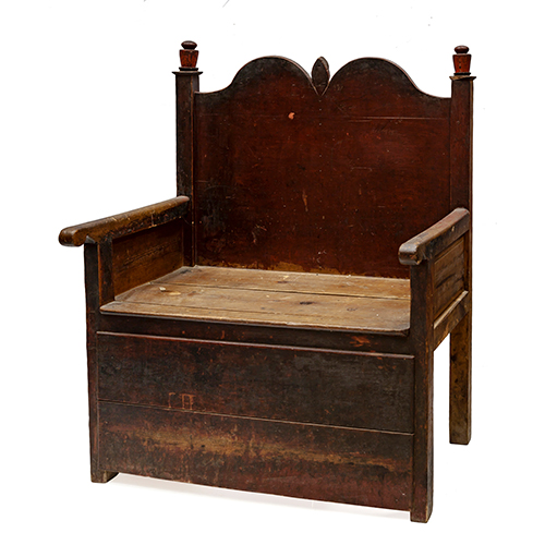 Sub.:20 - Lote: 1378 -  Cadiera en madera de pino. Banco rustico de la zona del pirineo