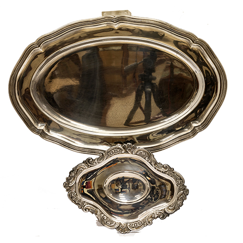 Sub.:20 - Lote: 1285 -  Bandeja de plata repujada con punz�n de Madrid 1858. Peso 254 gr