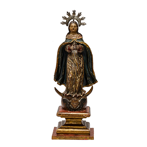 Sub.:20 - Lote: 489 -  Inmaculada realizada en madera policromada sobre peana con cabeza de angel. Nimbo en plata.