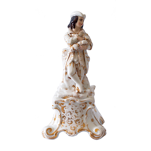 Sub.:20 - Lote: 1423 -  Violetero figura de caballero realizada en porcelana decorada en dorado. Espaa S. XIX.