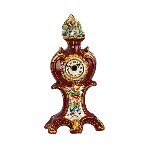 Sub.:20 - Lote: 248 -  Reloj estilo Luis XV realizado en porcelana pintada con motivos florales. Marca Franjo. Esfera con nmeros romanos.