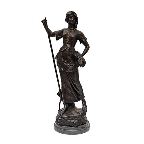 Sub.:20 - Lote: 1339 - SIGUIENDO MODELO DE ARISTIDE DE RANIERI (1865-c.1929) Espigadora