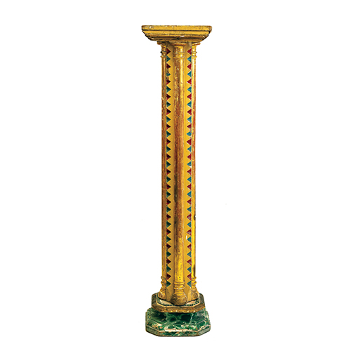 Sub.:20 - Lote: 377 -  Columna realizada en madera policromada y tallada. S. XX.