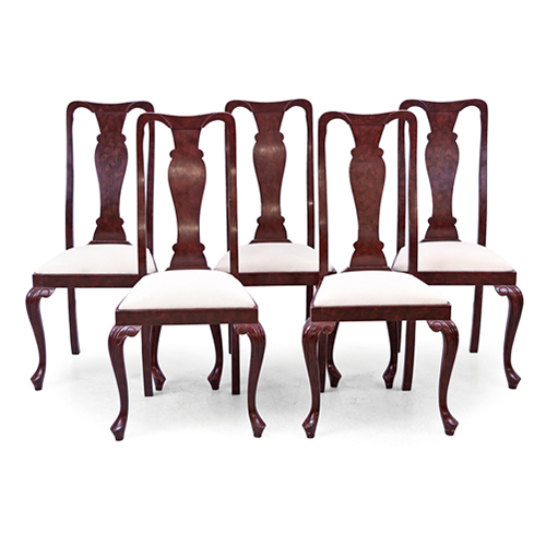 Sub.:20 - Lote: 478 -  Conjunto de seis sillas estilo reina Ana en madera policromada.