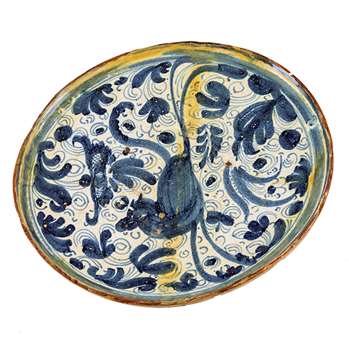 Sub.:20 - Lote: 1305 -  Salvilla en cer�mica de Teruel, representando un corzo entre decoraciones florales. S.XVIII. Con restauraciones antiguas.