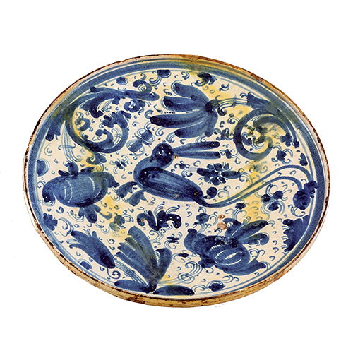 Sub.:20 - Lote: 1306 -  Salvilla en cer�mica de Teruel, representando la liebre entre decoraciones florales. S.XVIII. Con restauraciones antiguas.