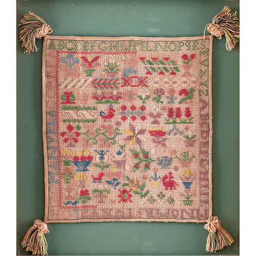 Sub.:20 - Lote: 1298 -  Bordado en punto de cruz, enmarcado con abecedario y motivos de naturaleza.