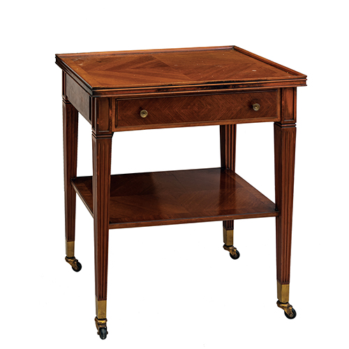 Sub.:20 - Lote: 1309 -  Mesa auxiliar Loscertales con caj�n en cintura y balda inferior.