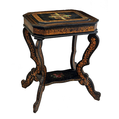 Sub.:20 - Lote: 1308 -  Costurero Napole�n III con decoraci�n pintada y dorada. S. XIX