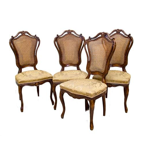 Sub.:20 - Lote: 1266 -  Lote de seis sillas estilo Luis XV en madera tallada. Con asiento tapizado en beige y respaldo de rejilla.