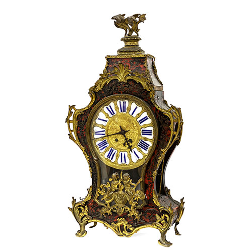 Sub.:21 - Lote: 189 -  Gran reloj cartel de sobremesa Luis XV con marquetera Boull en bronce y carey. 