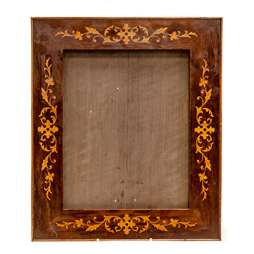 Sub.:21 - Lote: 335 -  Marco en madera de nogal y marqueter�a de limoncillo. S.XIX.