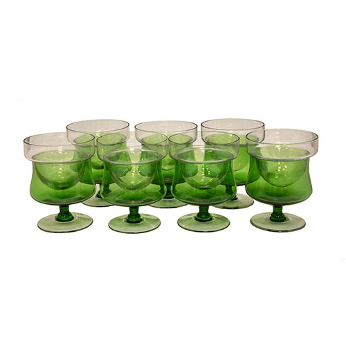 Sub.:21 - Lote: 1303 -  Seis copas en vidrio verde de cocktail.