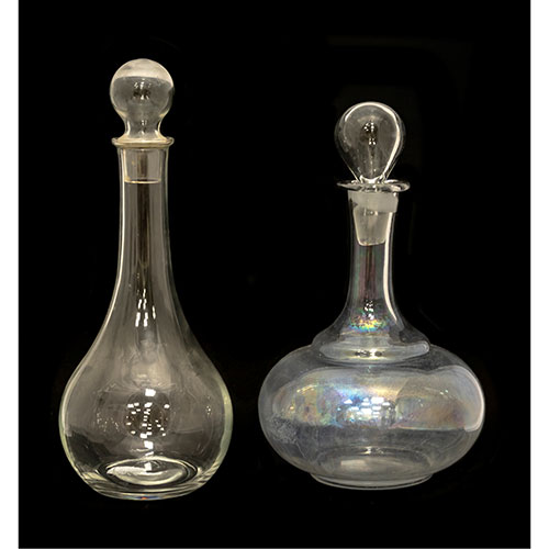 Sub.:21 - Lote: 218 -  Dos licoreras de cristal con tap�n.