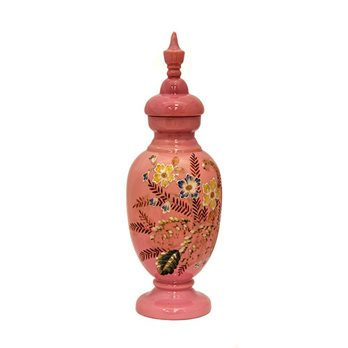 Sub.:21 - Lote: 134 -  Bote en opalina rosa con decoracin floral pintada en relieve, con tapa.