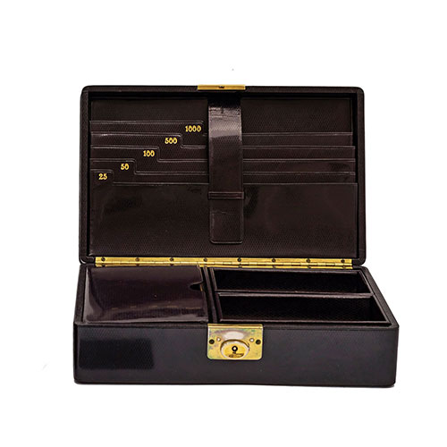 Sub.:21 - Lote: 1360 -  Caja monedero realizado en piel .Sin uso