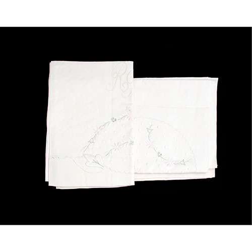 Sub.:21 - Lote: 1480 -  S�banas de matrimonio con bordados en tonalidades azules. 