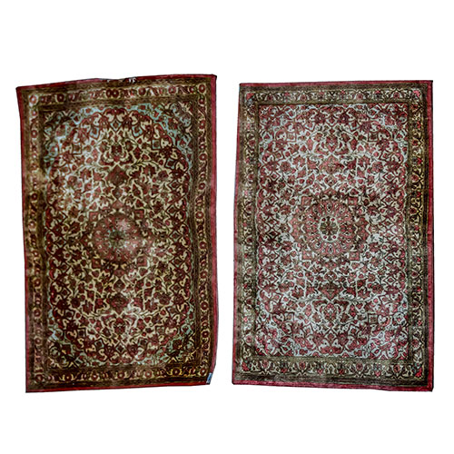 Sub.:21 - Lote: 507 -  Pareja de pequeas alfombras persas realizadas en seda.