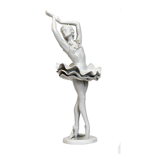 Sub.:21 - Lote: 180 -  Bailarina realizada en porcelana Rossenthal blanco.