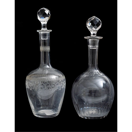 Sub.:21 - Lote: 1420 -  Licorera en cristal grabado.