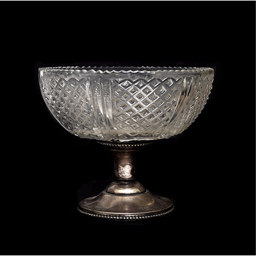 Sub.:21 - Lote: 1465 -  Frutero en cristal tallado con base en plata.