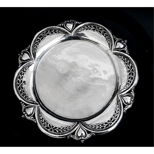 Sub.:21 - Lote: 1422 -  Salvilla circular realizada en plata.