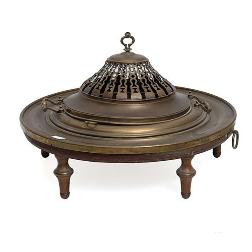 Sub.:21 - Lote: 1400 -  Brasero con copa y base en madera.