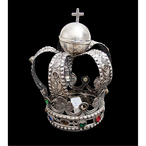 Sub.:21 - Lote: 1476 -  Corona realizada en plata con pedrer�a en s�mil.