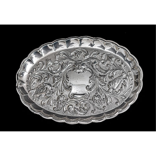 Sub.:21 - Lote: 1362 -  Peque�a bandeja oval realizada en plata.