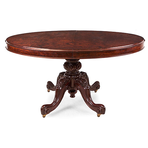 Sub.:21 - Lote: 346 -  Mesa de comedor estilo victoriano en madera de ra�z con patas talladas sobre ruedas. 