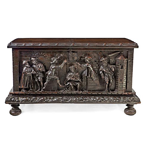 Sub.:22 - Lote: 1350 -  Arcn renacentista en madera de nogal, Espaa, S.XVI. Cubierta plana y frente con relieve de la 