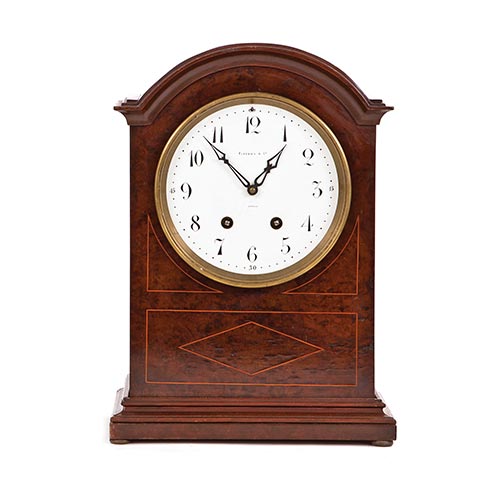 Sub.:22 - Lote: 1257 -  Reloj de sobremesa firmado Tiffany & Co, principios del s. XX. Maquinaria Pars con sello de Medalla de Oro, Pars, 1900. Con pndulo y llave.