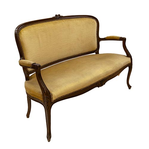 Sub.:22 - Lote: 213 -  Peque�o banco estilo Luis XV en madera tallada y tapizado