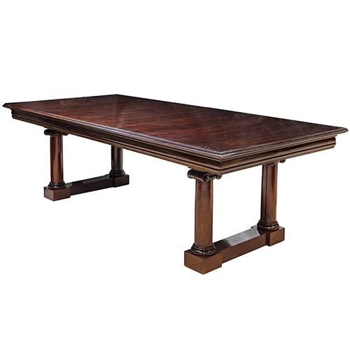 Sub.:22 - Lote: 214 -  Mesa de comedor en madera patinada, sobre cuatro pies en forma de columnas. 