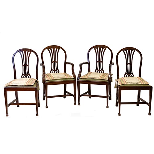 Sub.:22 - Lote: 242 -  Lote de ocho sillas y dos sillones con tapicer�a verde y respaldo con pala.