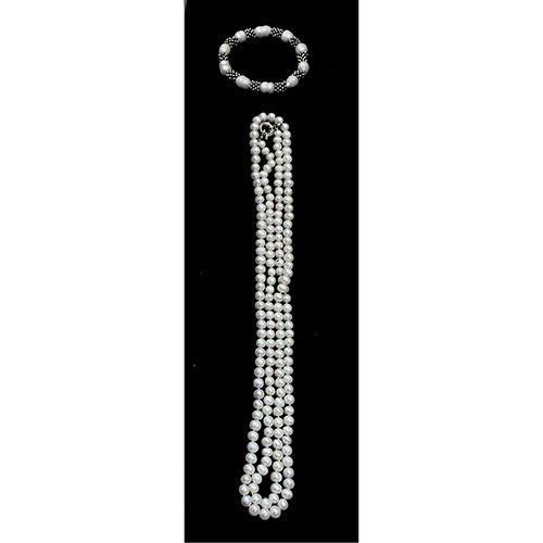 Sub.:22 - Lote: 1422 -  Collar de perlas simuladas con broche en metal plateado y pulsera a juego.