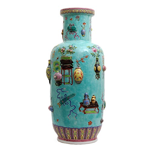 Sub.:22 - Lote: 1387 -  Jarr�n en porcelana china modelo Familia Rosa, en color azul turquesa con decoraci�n asi�tica en relieve.