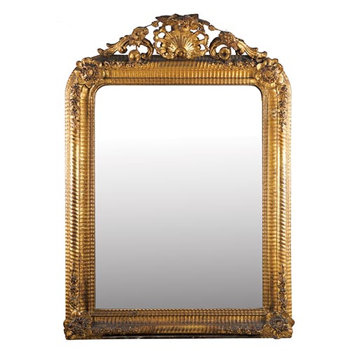 Sub.:22 - Lote: 1374 -  Espejo isabelino en madera y estuco tallado y policromado. Copete con decoraci�n vegetal.