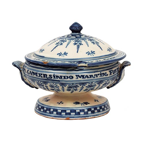 Sub.:22 - Lote: 319 -  Peque�a sopera en cer�mica con tonalidades azules. 