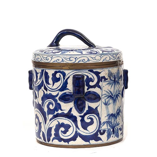 Sub.:22 - Lote: 1324 -  Galletero en cer�mica con tonalidades blancas y azules.