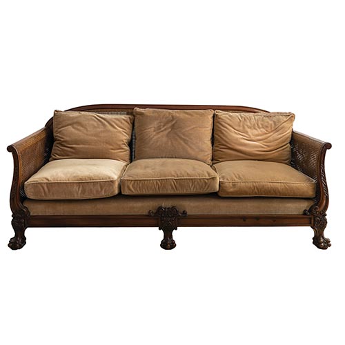 Sub.:22 - Lote: 208 -  Canap� en madera de caoba tallada y rejilla con pies de garra .