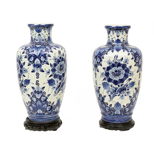 Sub.:22 - Lote: 278 -  Dos tibor en porcelana azul y blanca.