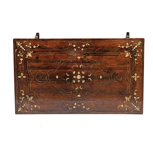 Sub.:22 - Lote: 1279 -  Mesa de pata de lira calada en madera de palosanto y taracea en marfil, con fiadores de hierro. Mallorca, S. XVIII.