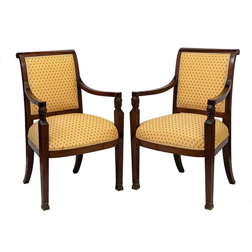 Sub.:22 - Lote: 1303 -  Pareja de sillones en caoba de �poca imperio con cabezas de egipcias talladas y pies de garra en bronce.