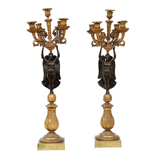 Sub.:22 - Lote: 211 -  Pareja de candelabros de cinco luces con victorias aladas. Bronce en dos p�tinas. �poca Carlos X (1820 - 1840), Francia.