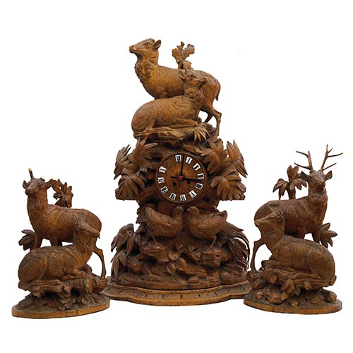 Sub.:22 - Lote: 1400 -  Guarnici�n en madera tallada con temas de caza, Austria. 