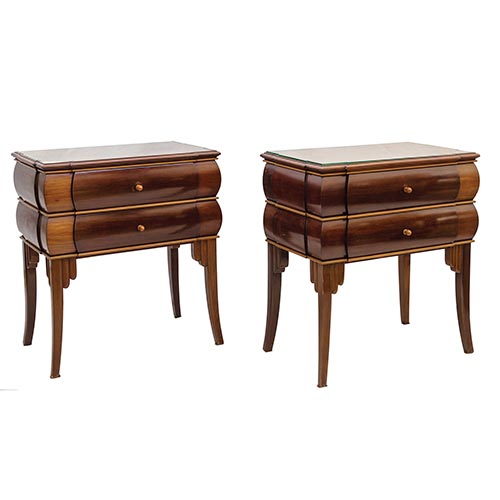 Sub.:22 - Lote: 1382 -  Pareja de mesillas en madera de caoba con puerta. A�os 50.