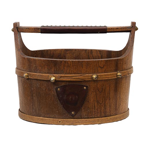 Sub.:22 - Lote: 1408 -  Cesta en madera con detalles en cuero.