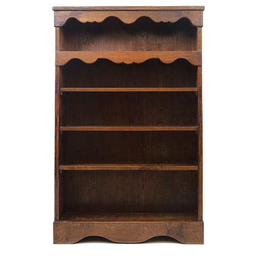 Sub.:22 - Lote: 1397 -  Librer�a r�stica en madera con adorno en la parte superior.