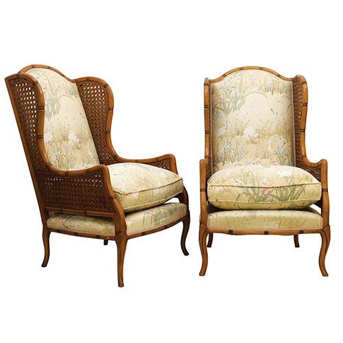 Sub.:22 - Lote: 1384 -  Dos sillones orejeros con laterales en rejilla y decoraci�n de aves.